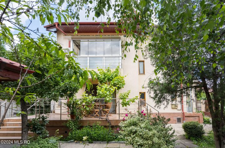 Vila P+1+M 6 camere curte 500mp Baneasa / Dobrogeanu Gherea-Garlei anunturi imobiliare Bucuresti