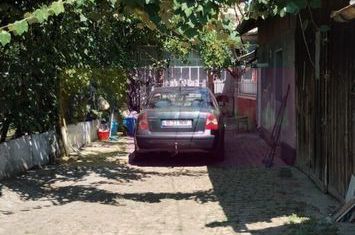 Branesti / IF - casa batraneasca din caramida cu teren de vanzare anunturi imobiliare Bucuresti
