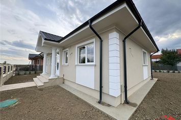 Casă - 4 camere de vanzare EXTERIOR NORD - Vrancea anunturi imobiliare Vrancea