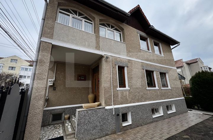 Vilă - 5 camere de vanzare SEBES - Alba anunturi imobiliare Alba