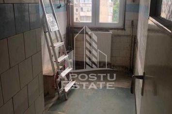 Apartament cu 3 camere, semidecomandat, centrala proprie, zona Sagului anunturi imobiliare Timis