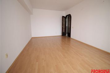 Apartament 3 camere de vanzare ULTRACENTRAL - Bacau anunturi imobiliare Bacau