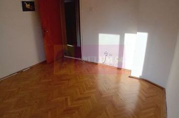 Vanzare apartament de 4 camere la Casa Poporului-stradal anunturi imobiliare Bucuresti