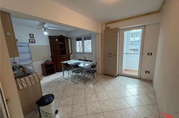 Apartament 4 camere de vanzare EST - Vrancea anunturi imobiliare Vrancea