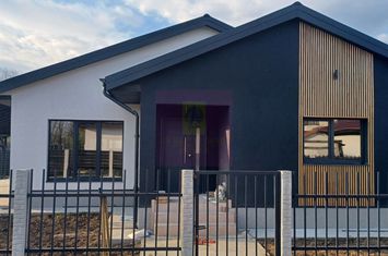Gulia, casă 4 camere parter, 107 mp utili, curte 500, între 2 păduri anunturi imobiliare Dambovita