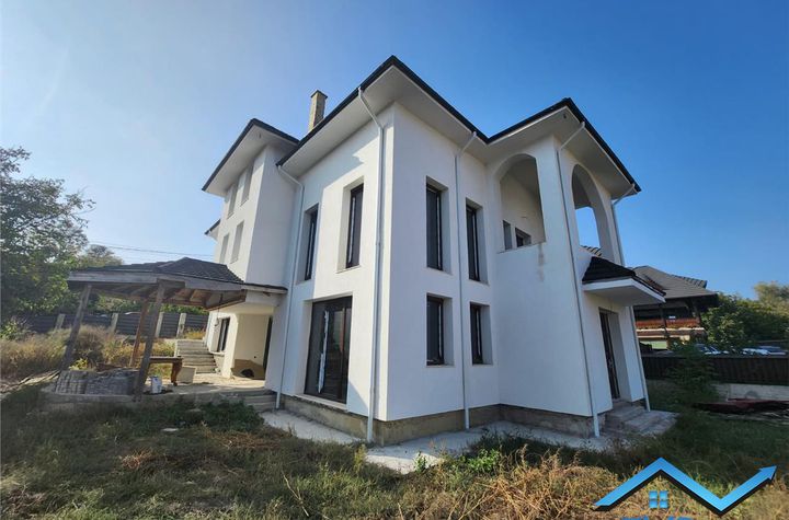 Vilă - 6 camere de inchiriat PACURARI - Iasi anunturi imobiliare Iasi