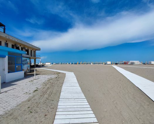 Teren Mamaia, 184 mp