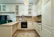 700 €, Apartament 3 camere