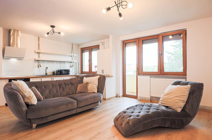 Apartament ultracentral cu vedere spre parc – liniște și confort anunturi imobiliare Arad