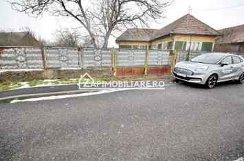 Casa 3 camere,1 baie,100 mp, 2.700 mp teren,0% comision anunturi imobiliare Mures
