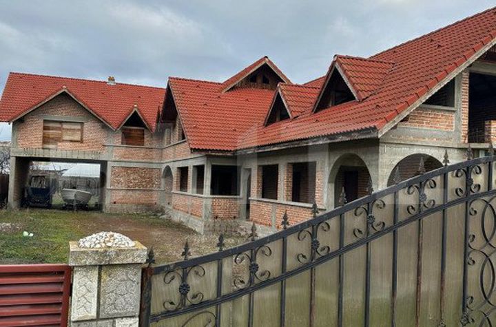 Vilă - 10 camere de vanzare TARGOVISTE - Dambovita anunturi imobiliare Dambovita