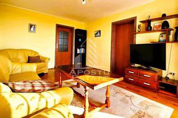 Apartament 4 camere, decomandat 2 bai, 2 balcoane, Central anunturi imobiliare Arad