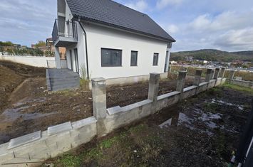 Casa 4 camere la cheie,2bai,120 mp,501 mp teren,zona Corunca anunturi imobiliare Mures