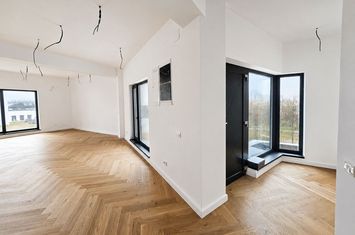 Acasă lângă lac | Vilă spațioasă în Corbeanca | intimitate și confort anunturi imobiliare Bucuresti