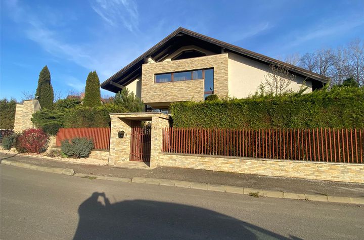 Casă - 5 camere de vanzare CENTRAL - Suceava anunturi imobiliare Suceava