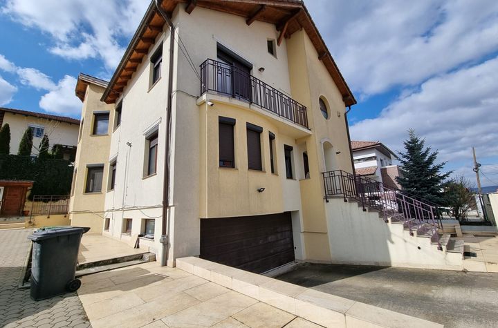 Vilă - 7 camere de vanzare ANDREI MURESANU - Cluj anunturi imobiliare Cluj