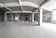 3.150 €, Spațiu comercial