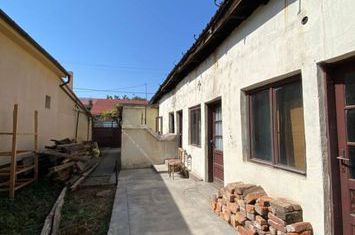 Casa renovabila/demolabila, singur in curte. 63 000 E. Comision 0. anunturi imobiliare Bihor