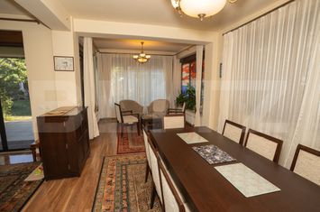 Vilă - 8 camere de vanzare TARGOVISTE - Dambovita anunturi imobiliare Dambovita