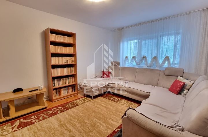 Apartament cu 3 camere, decomandat, 2 bai, zona Calea Aradului anunturi imobiliare Timis