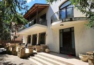 650.000 €, Vilă