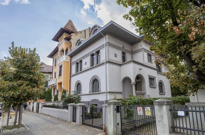 Vilă - 7 camere de vanzare KISELEFF - Bucuresti anunturi imobiliare Bucuresti