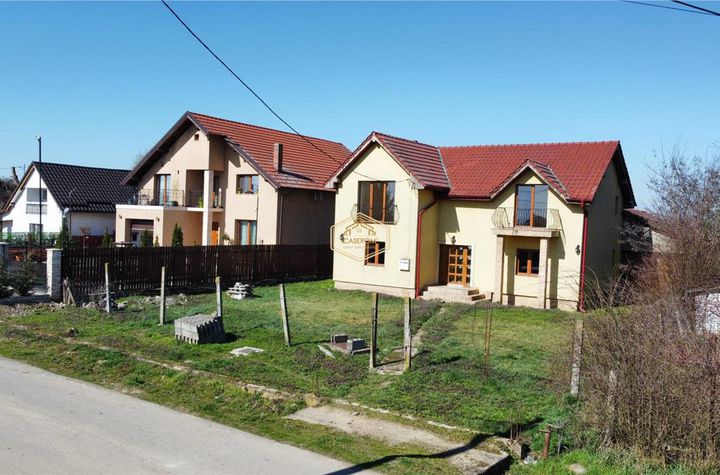 Casă - 4 camere de vanzare NORD-VEST - Satu Mare anunturi imobiliare Satu Mare
