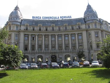 BCR obţine un profit operaţional solid, în timp ce revenirea economică este lentă