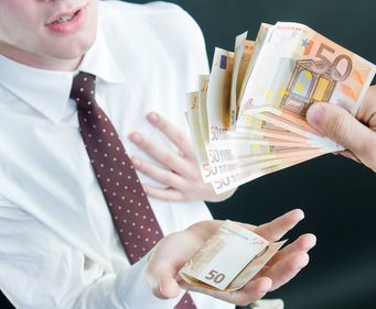 Bancherii privesc cu pesimism spre piaţa imobiliară