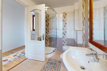 duplex integral renovat, 3 camere , 2 bai, garaj, 403 mp teren anunturi imobiliare Sibiu