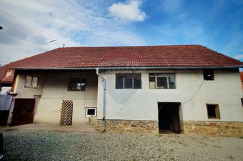 Casa ultracentral in Saliste cu un teren generos de 1757 mp anunturi imobiliare Sibiu