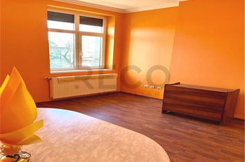 Apartament 3 camere de vanzare CENTRAL - Bihor anunturi imobiliare Bihor