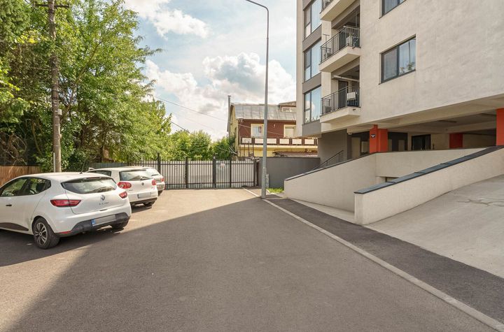 Vilă - 12 camere de vanzare MILITARI - Bucuresti anunturi imobiliare Bucuresti