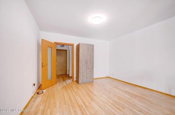 Garsoniera Metrou Iancului - Avrig, 32 mp Bloc 1980, Libera anunturi imobiliare Bucuresti
