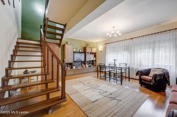 OTOPENI - MARIN SORESCU , CASA IN TRIPLEX 150 MP, LOT 300 MP! anunturi imobiliare Bucuresti