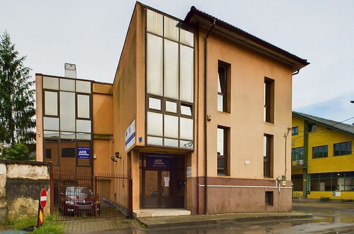 Clădire de birouri cu chiriași existenți anunturi imobiliare Caras Severin