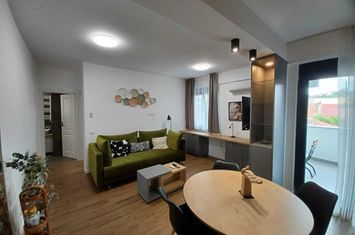 Chirie, ap 2 camere, ultracentral, parcare. 500 E+TVA/lună. Comision 0 anunturi imobiliare Bihor