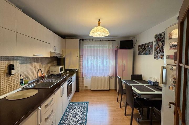 Vanzare apartament 4 camere in zona Vitan Mall -Vitanul Nou anunturi imobiliare Bucuresti