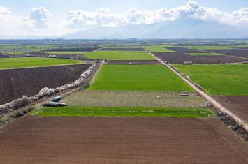 Teren construibil 4.420 mp lângă lacul Mavrovatos anunturi imobiliare Grecia