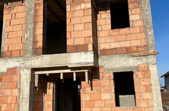 Casă - 4 camere de vanzare TARLUNGENI - Brasov anunturi imobiliare Brasov