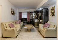 325.000 €, Apartament 4 camere