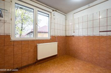 Vanzare Apartament 3 camere de - Pajura, etajul 2 din 3 anunturi imobiliare Bucuresti