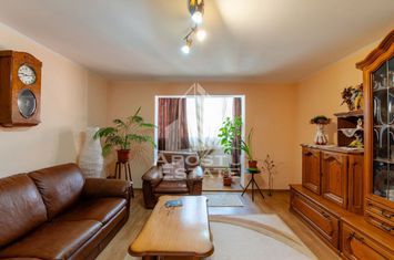 Apartament cu 3 camere,  doua bai , centrala termica , decomandat anunturi imobiliare Timis
