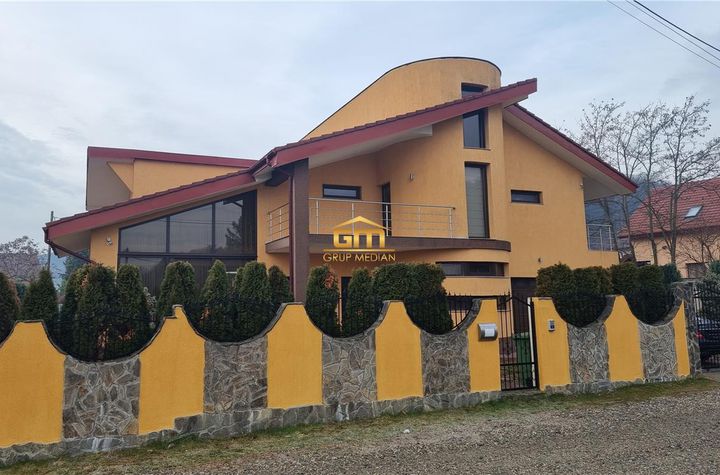 Vilă - 9 camere de vanzare BUJORENI - Valcea anunturi imobiliare Valcea