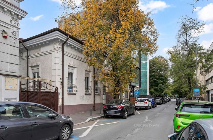 Eminescu - Casa / Vila cu 5 camere si pod mansardabil anunturi imobiliare Bucuresti