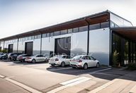 3.990 €, Spațiu industrial