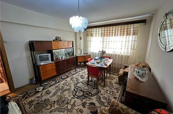 Apartament 3 camere de vanzare GARA - Vrancea anunturi imobiliare Vrancea