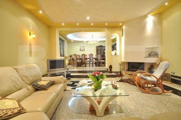 Vilă - 10 camere de vanzare DEMOCRATIEI - Prahova anunturi imobiliare Prahova