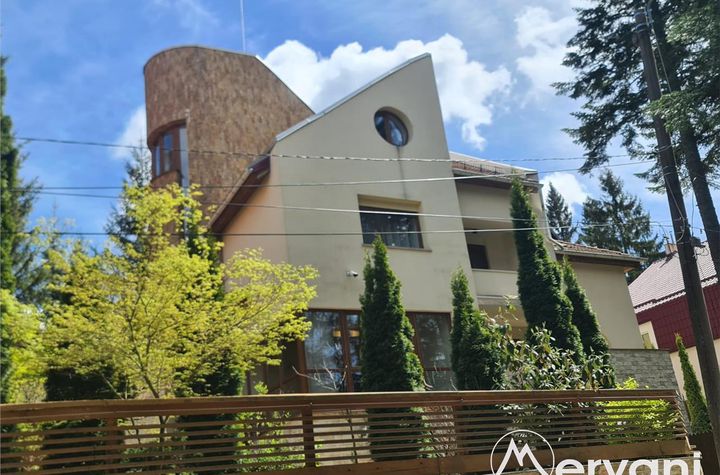 Casă - 9 camere de vanzare PREDEAL - Brasov anunturi imobiliare Brasov