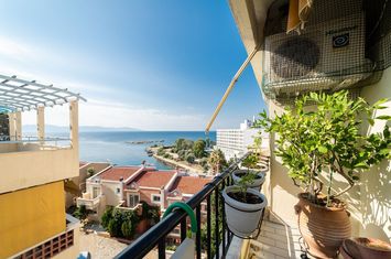 Apartament 3 camere, 120 mp, Kalamitsa, la 100 metri de mare anunturi imobiliare Grecia